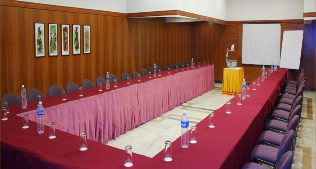 Comfort Inn President Near Ahmedabad Junction Station Εξωτερικό φωτογραφία