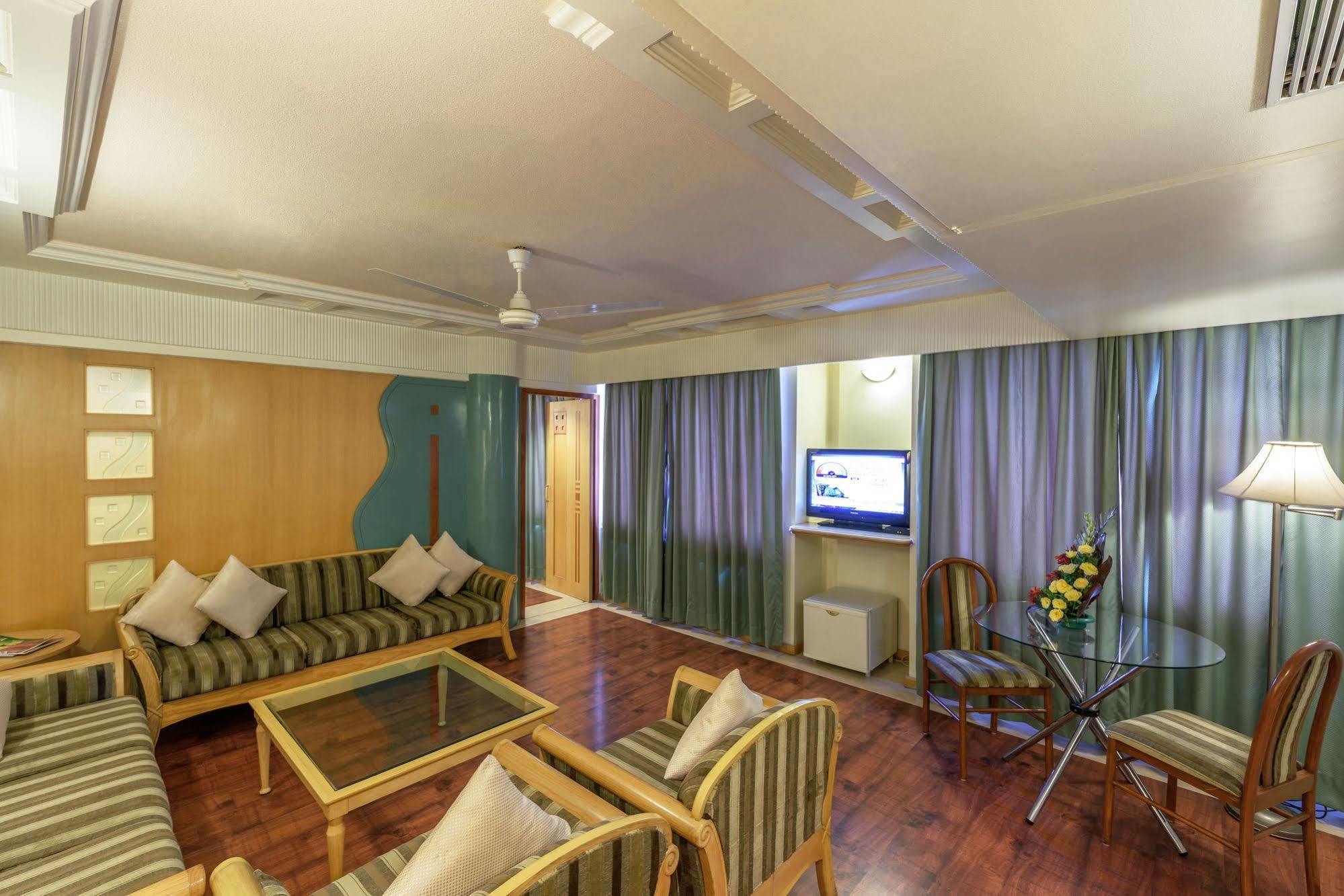 Comfort Inn President Near Ahmedabad Junction Station Εξωτερικό φωτογραφία
